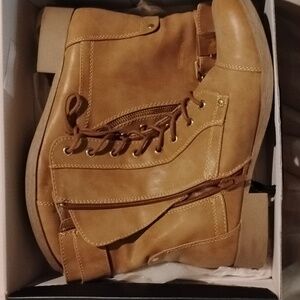 Guess fashion boots.